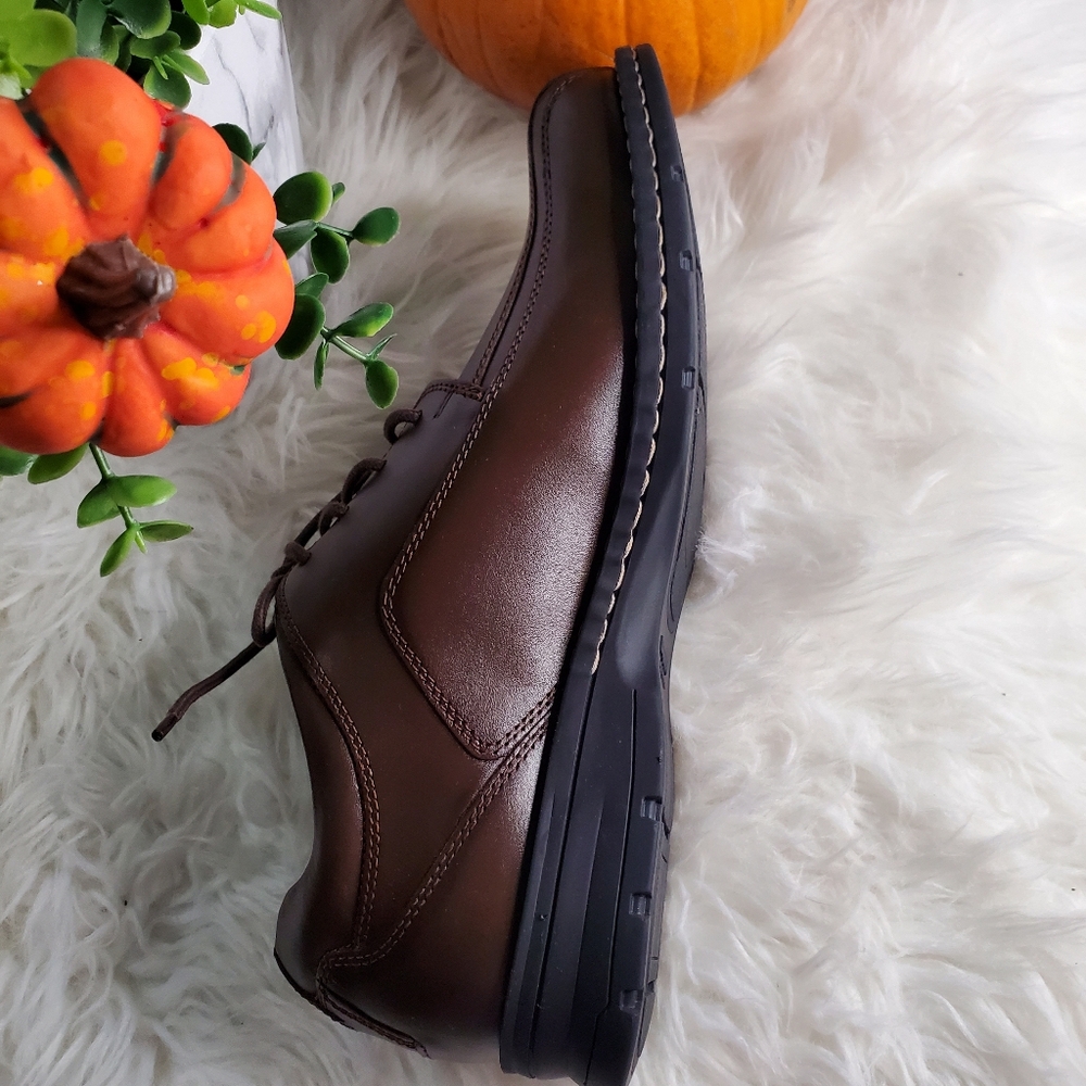 Dockers Classic Brown Leather Oxfords - Picture 4 of 6